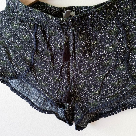 Ecoté Beach Patterned Short XS - Picture 2 of 4